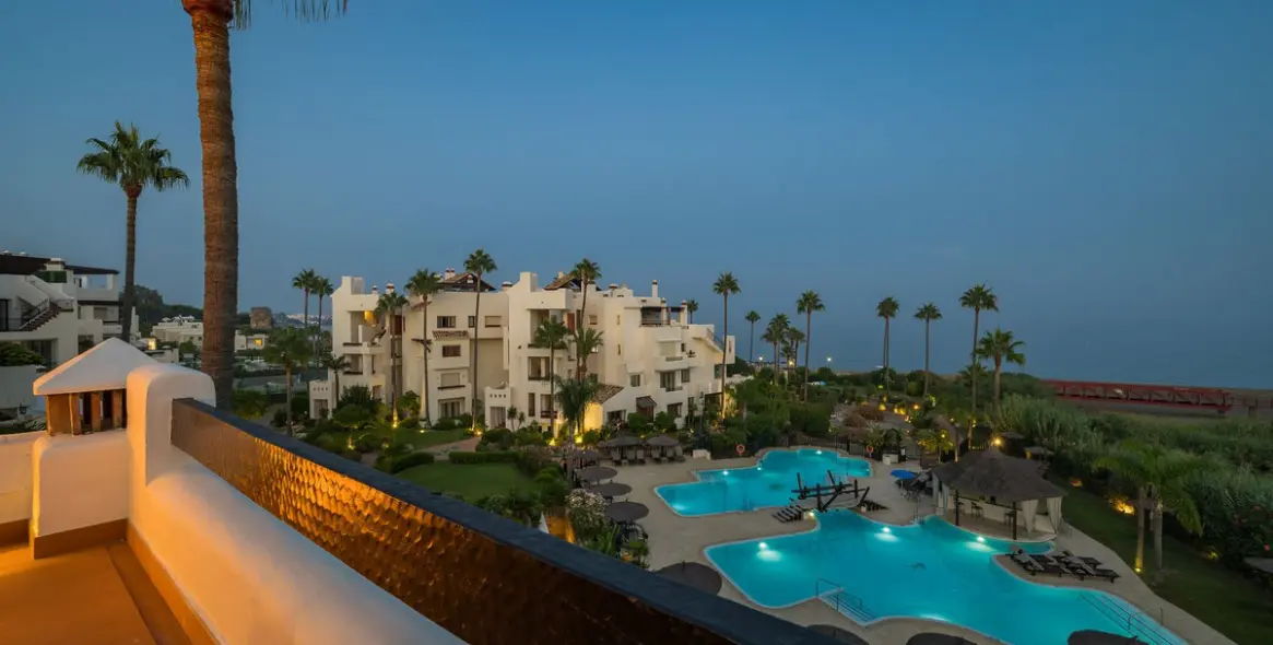 Sale of penthouse in New Golden Mile 37