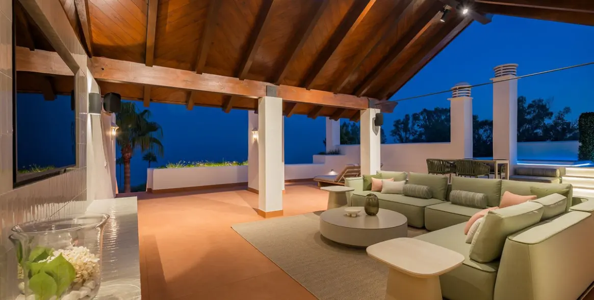 Sale of penthouse in New Golden Mile 38