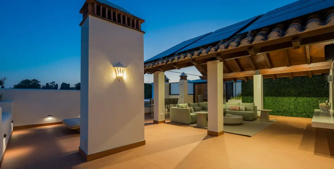 Sale of penthouse in New Golden Mile 39