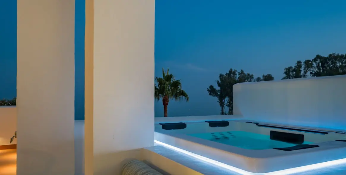 Sale of penthouse in New Golden Mile 40
