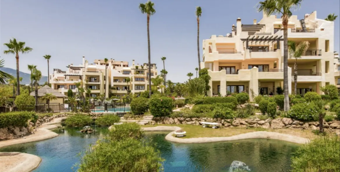Sale of penthouse in New Golden Mile 41