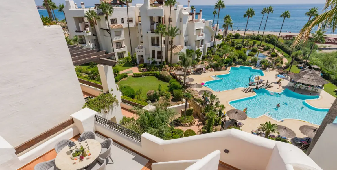 Sale of penthouse in New Golden Mile 42