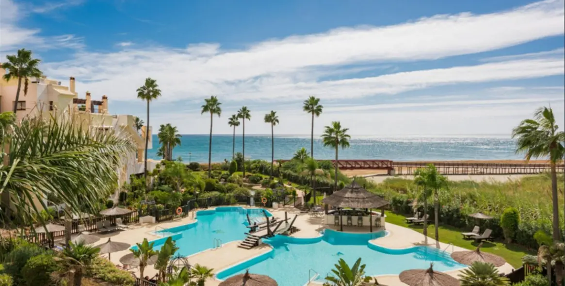Sale of penthouse in New Golden Mile 43