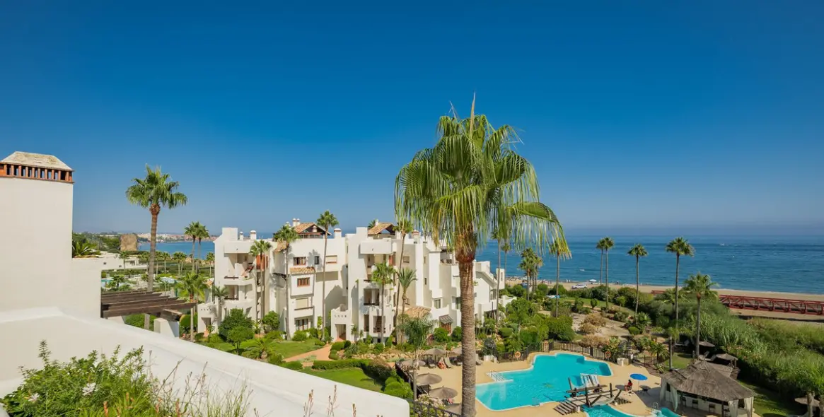 Sale of penthouse in New Golden Mile 44