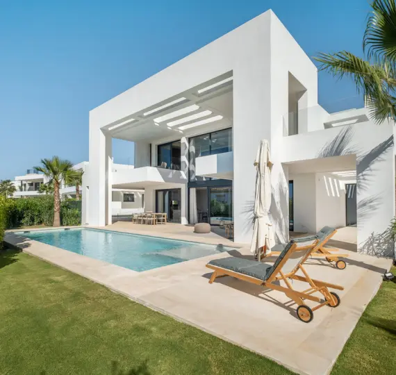 Продажа  отдельно стоящей виллы в El Paraiso