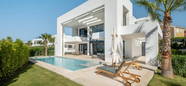 Продажа  отдельно стоящей виллы в El Paraiso 1