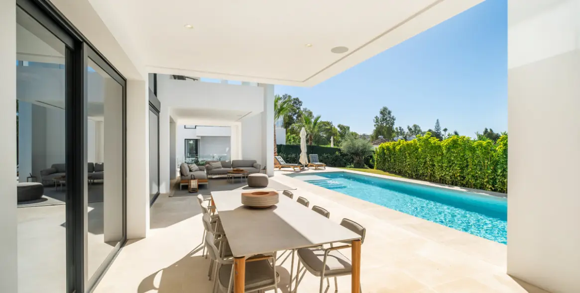 Venta de villa independiente en El Paraiso 9