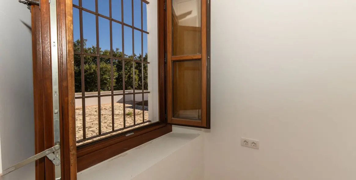 Продажа  отдельно стоящей виллы в Gaucín 25