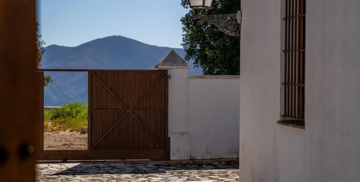 Продажа  отдельно стоящей виллы в Gaucín 38