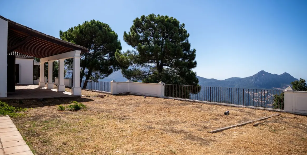 Продажа  отдельно стоящей виллы в Gaucín 39