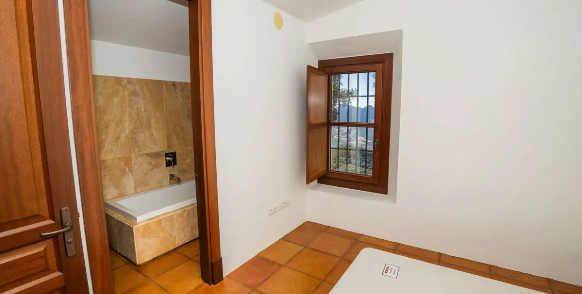 Продажа  отдельно стоящей виллы в Gaucín 67