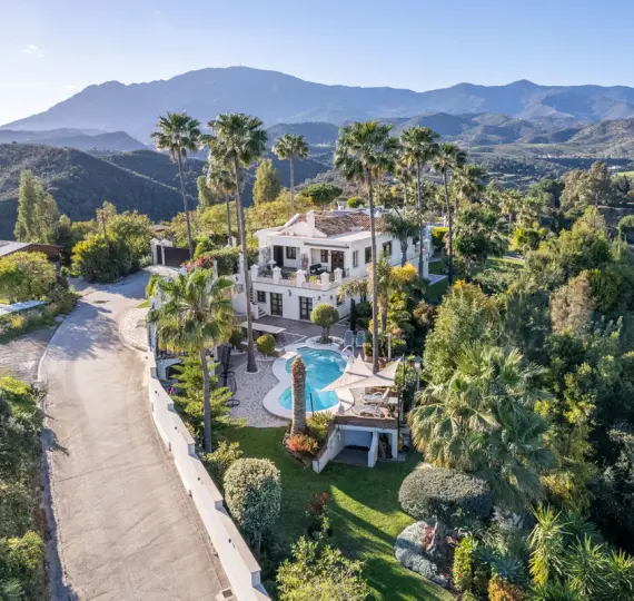 Продажа  отдельно стоящей виллы в Estepona