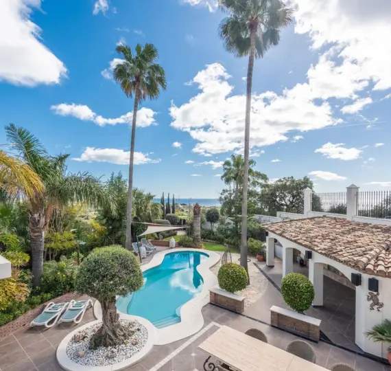 Продажа  отдельно стоящей виллы в Estepona