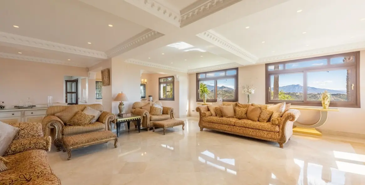 Venta de villa independiente en Estepona 12