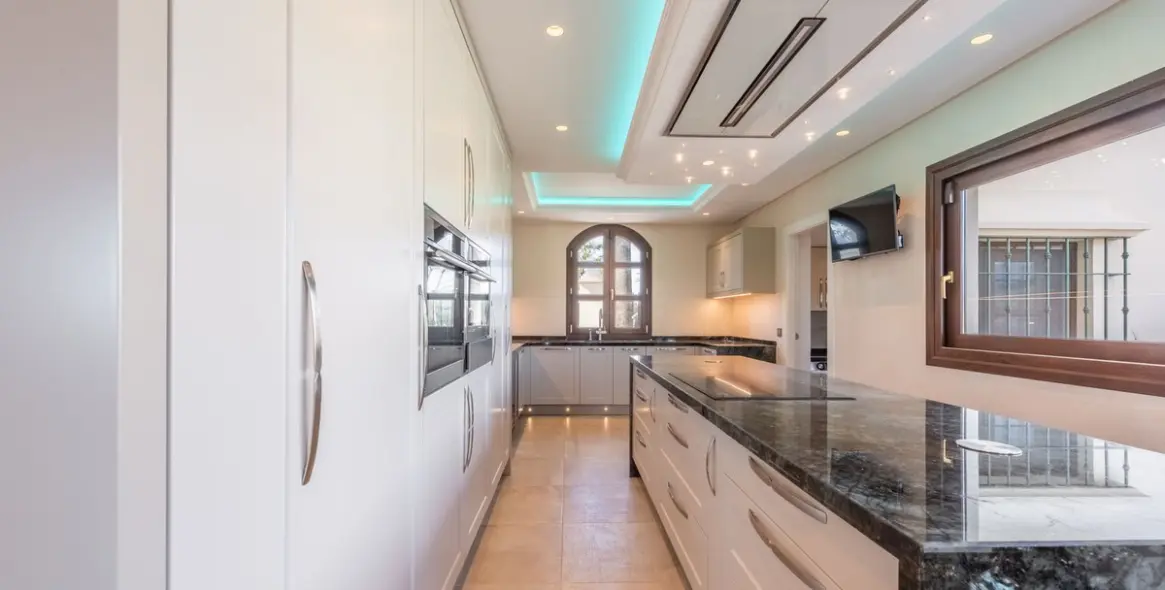 Venta de villa independiente en Estepona 15