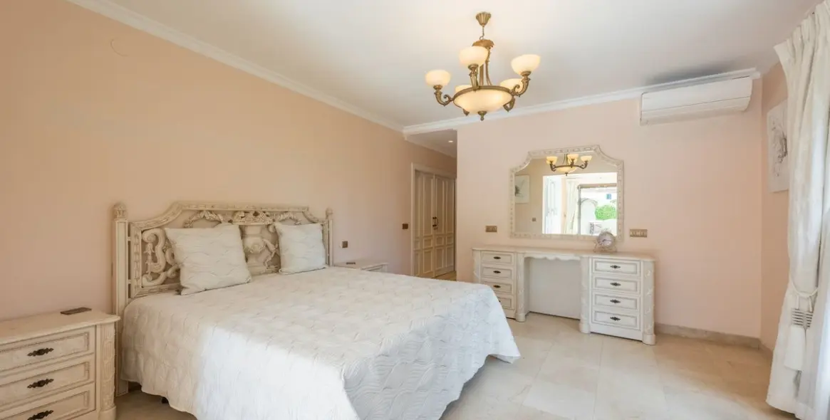 Venta de villa independiente en Estepona 18