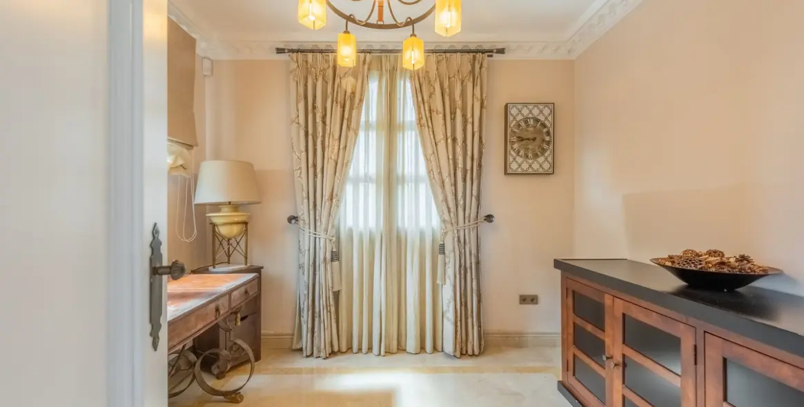 Продажа  отдельно стоящей виллы в Estepona 22