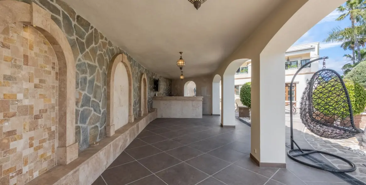 Продажа  отдельно стоящей виллы в Estepona 31