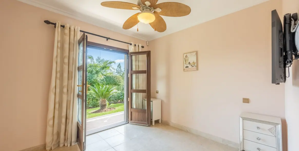 Продажа  отдельно стоящей виллы в Estepona 41