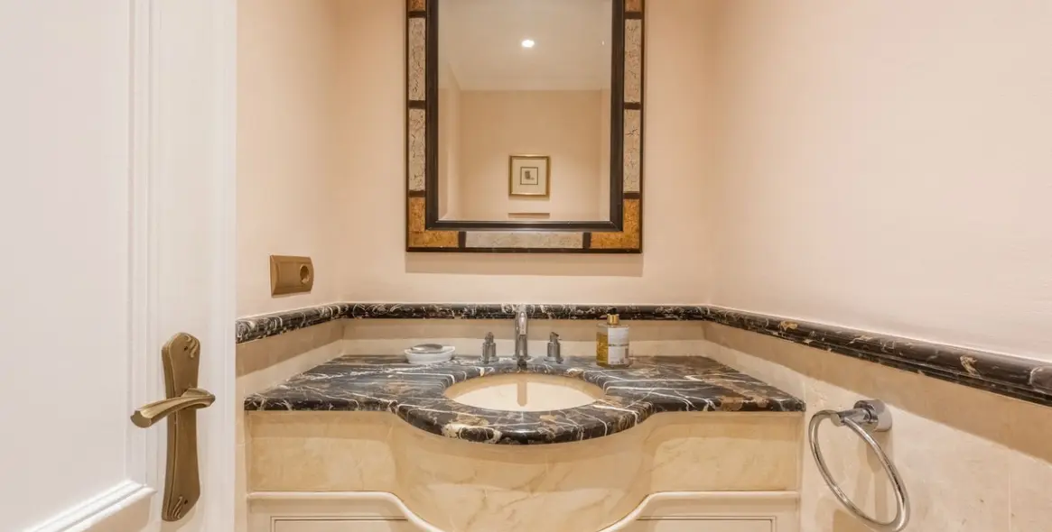 Продажа  отдельно стоящей виллы в Estepona 47