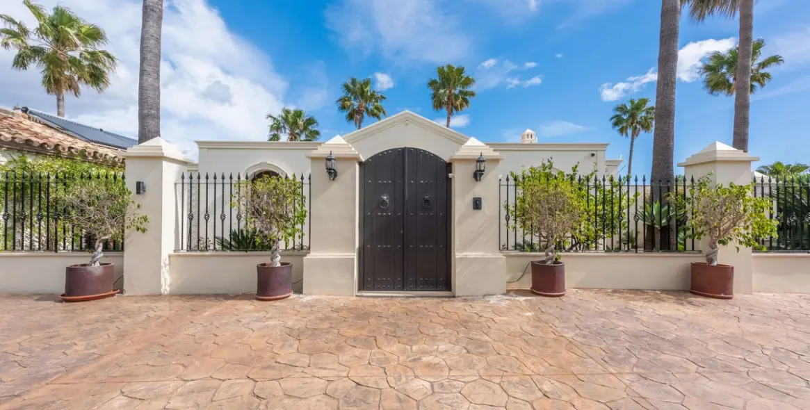 Продажа  отдельно стоящей виллы в Estepona 49