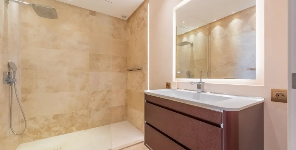 Продажа  отдельно стоящей виллы в Estepona 53