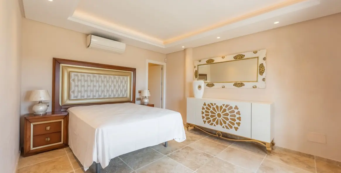 Продажа  отдельно стоящей виллы в Estepona 54