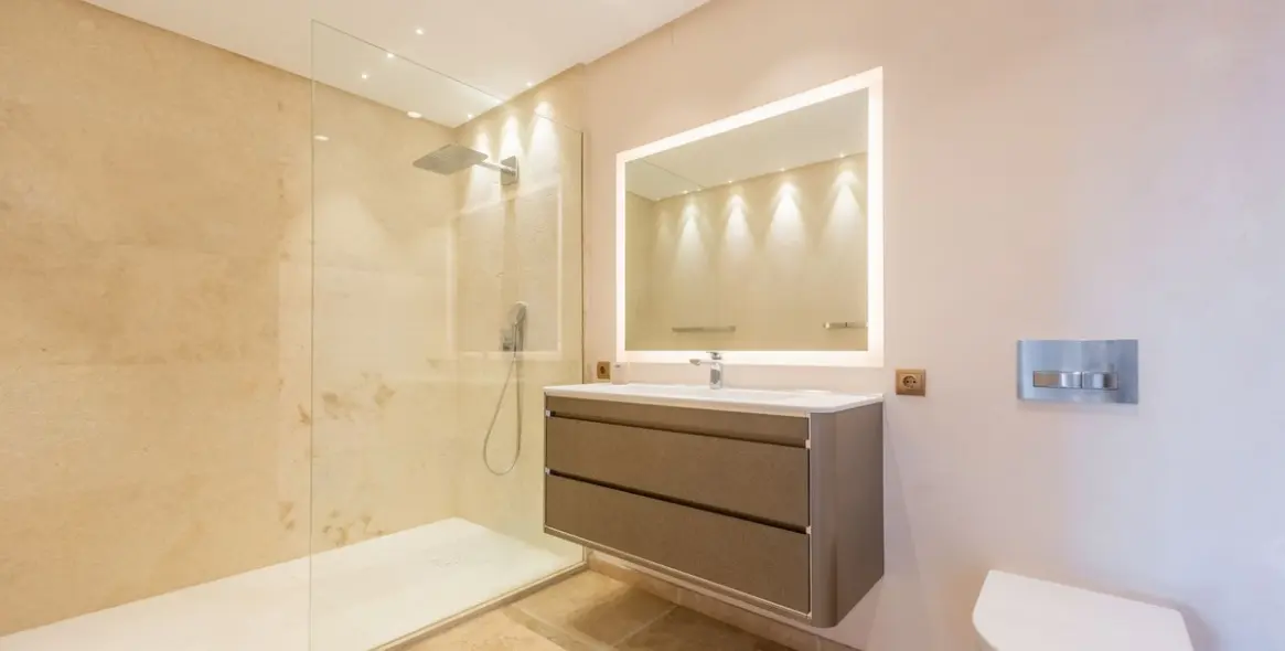 Продажа  отдельно стоящей виллы в Estepona 55