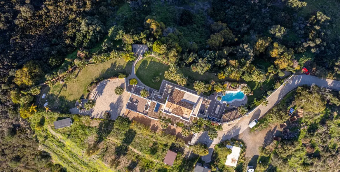 Продажа  отдельно стоящей виллы в Estepona 59