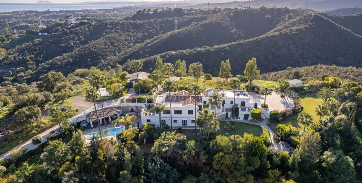 Продажа  отдельно стоящей виллы в Estepona 60