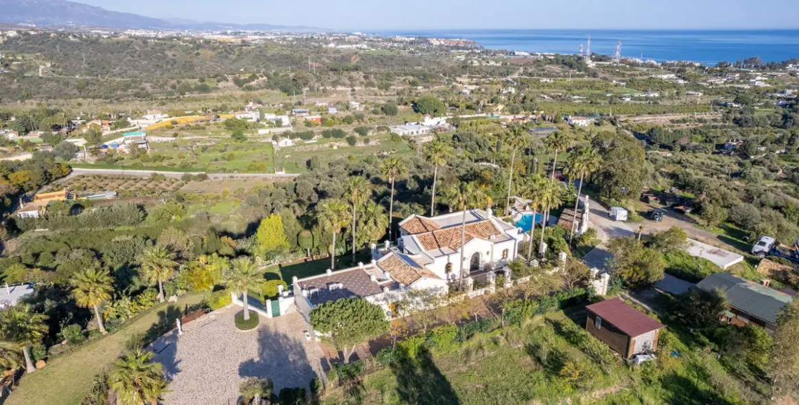 Продажа  отдельно стоящей виллы в Estepona 61