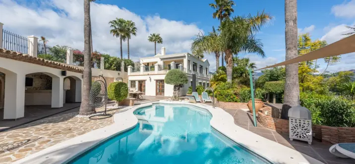 Venta de villa independiente en Estepona 1
