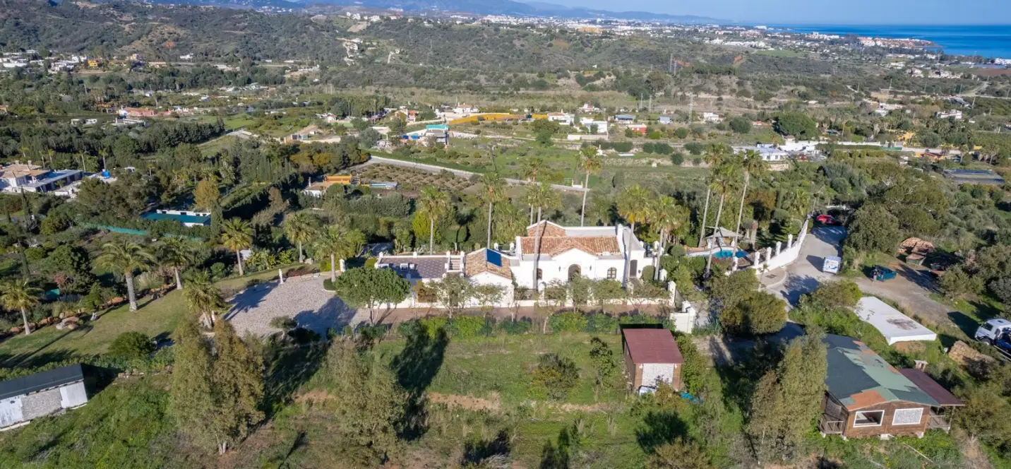Продажа  отдельно стоящей виллы в Estepona 3