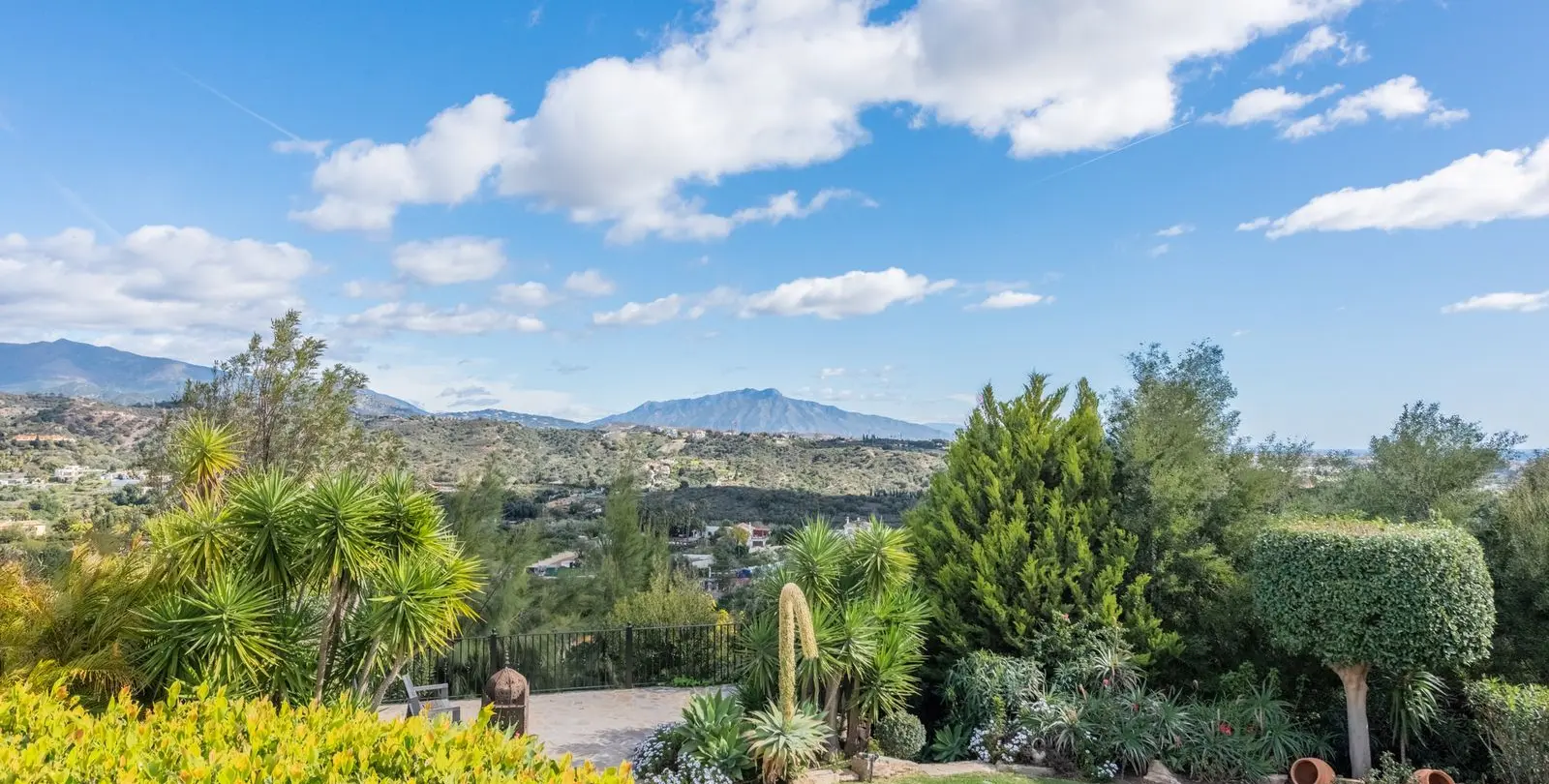 Sale of detached villa in Estepona 20