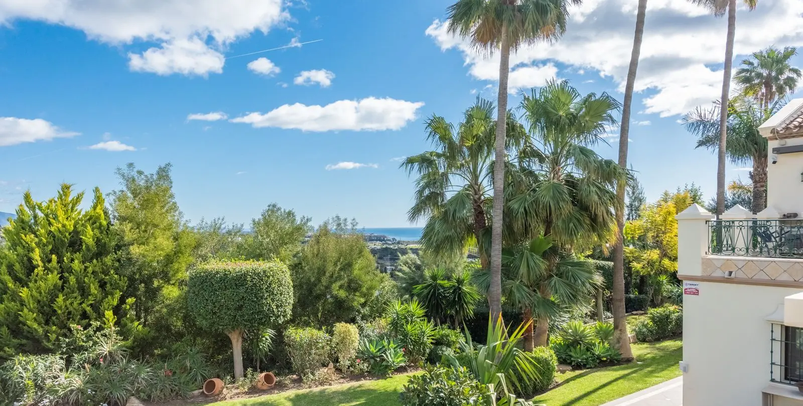 Sale of detached villa in Estepona 21