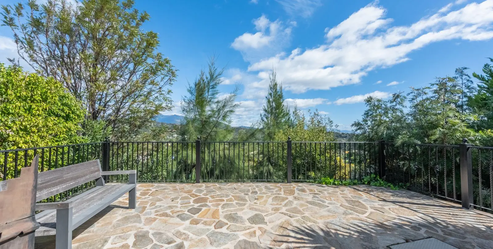 Sale of detached villa in Estepona 38