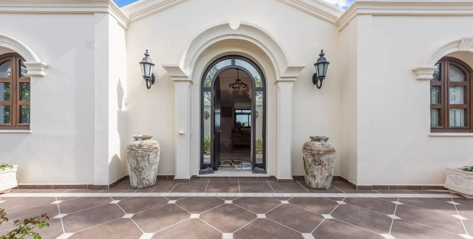 Sale of detached villa in Estepona 46