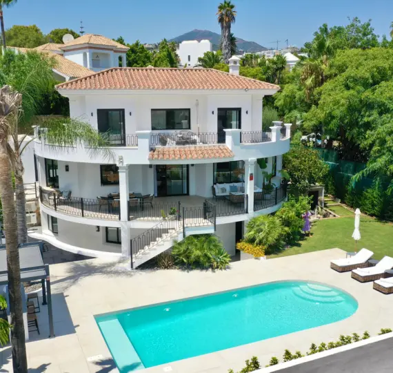 Продажа  отдельно стоящей виллы в La Quinta