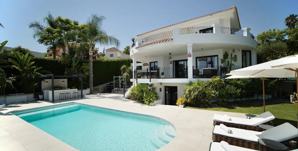 Продажа  отдельно стоящей виллы в La Quinta 33