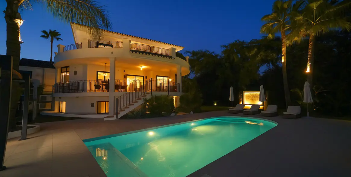 Продажа  отдельно стоящей виллы в La Quinta 39