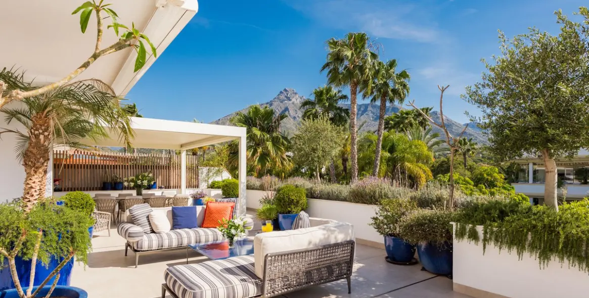 Sale of penthouse in The Golden Mile 1