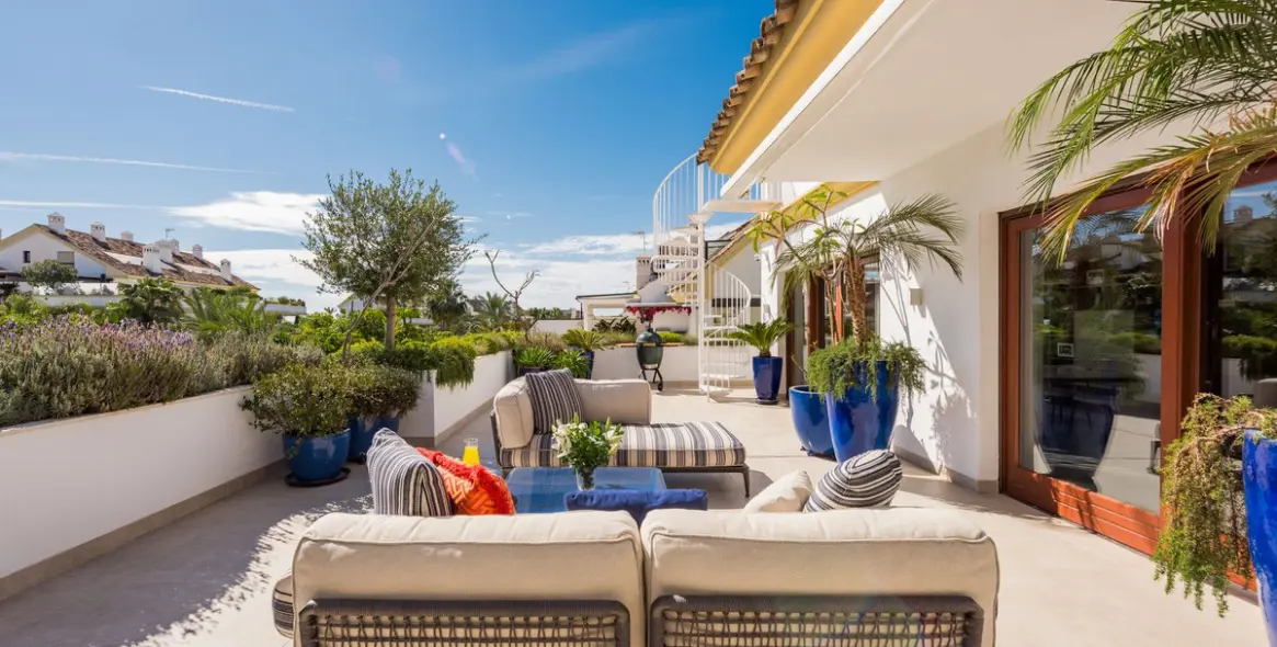 Sale of penthouse in The Golden Mile 2