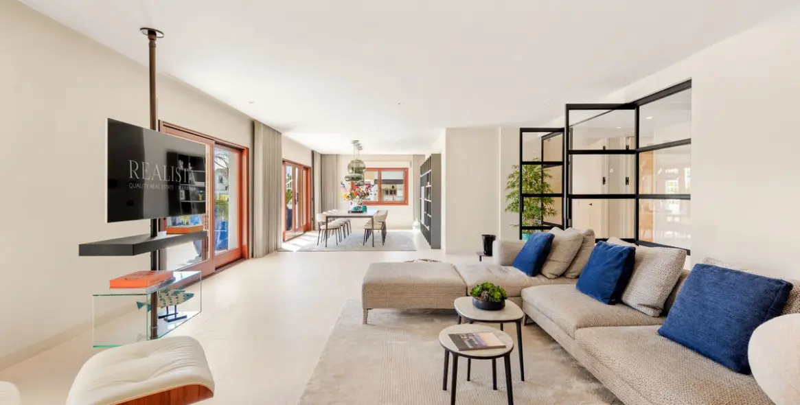 Sale of penthouse in The Golden Mile 3