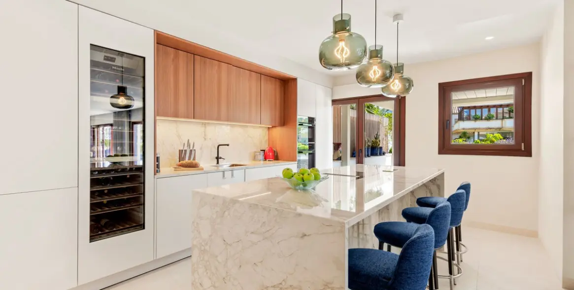 Sale of penthouse in The Golden Mile 4