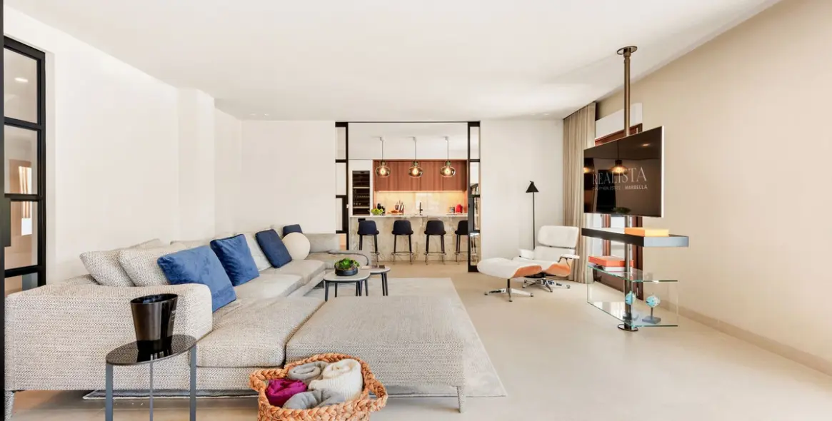 Sale of penthouse in The Golden Mile 6