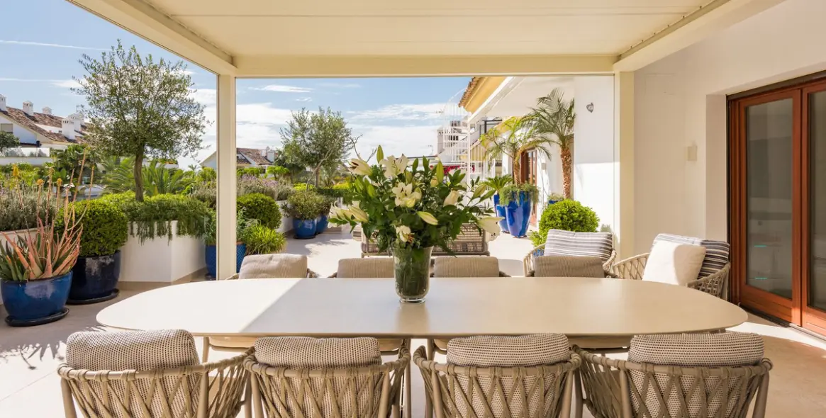 Sale of penthouse in The Golden Mile 7