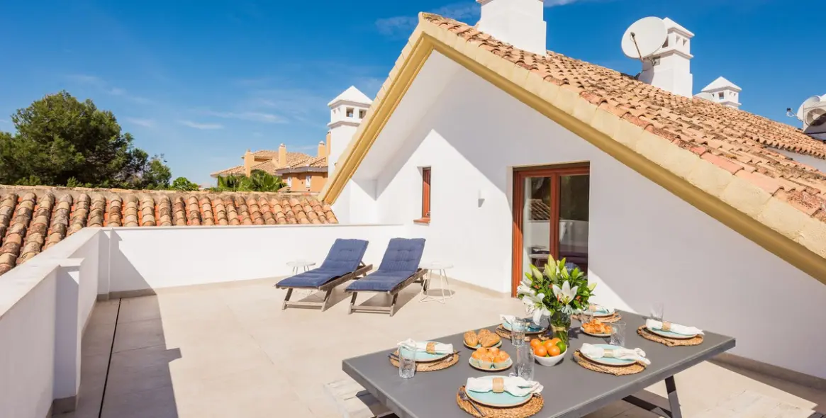 Sale of penthouse in The Golden Mile 8