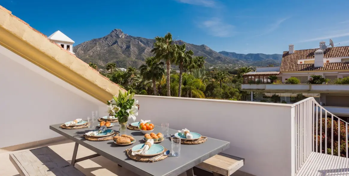 Sale of penthouse in The Golden Mile 9