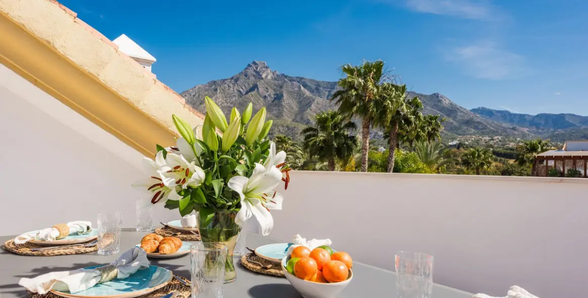 Sale of penthouse in The Golden Mile 10