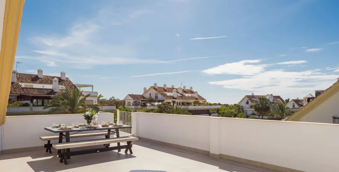 Sale of penthouse in The Golden Mile 11